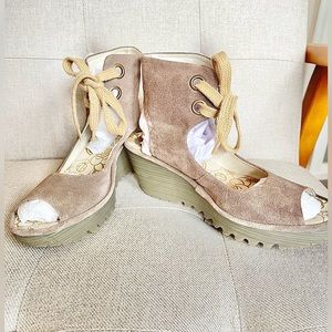 Fly London Yaffa Wedge Sandal, Taupe, Size 39 (8).